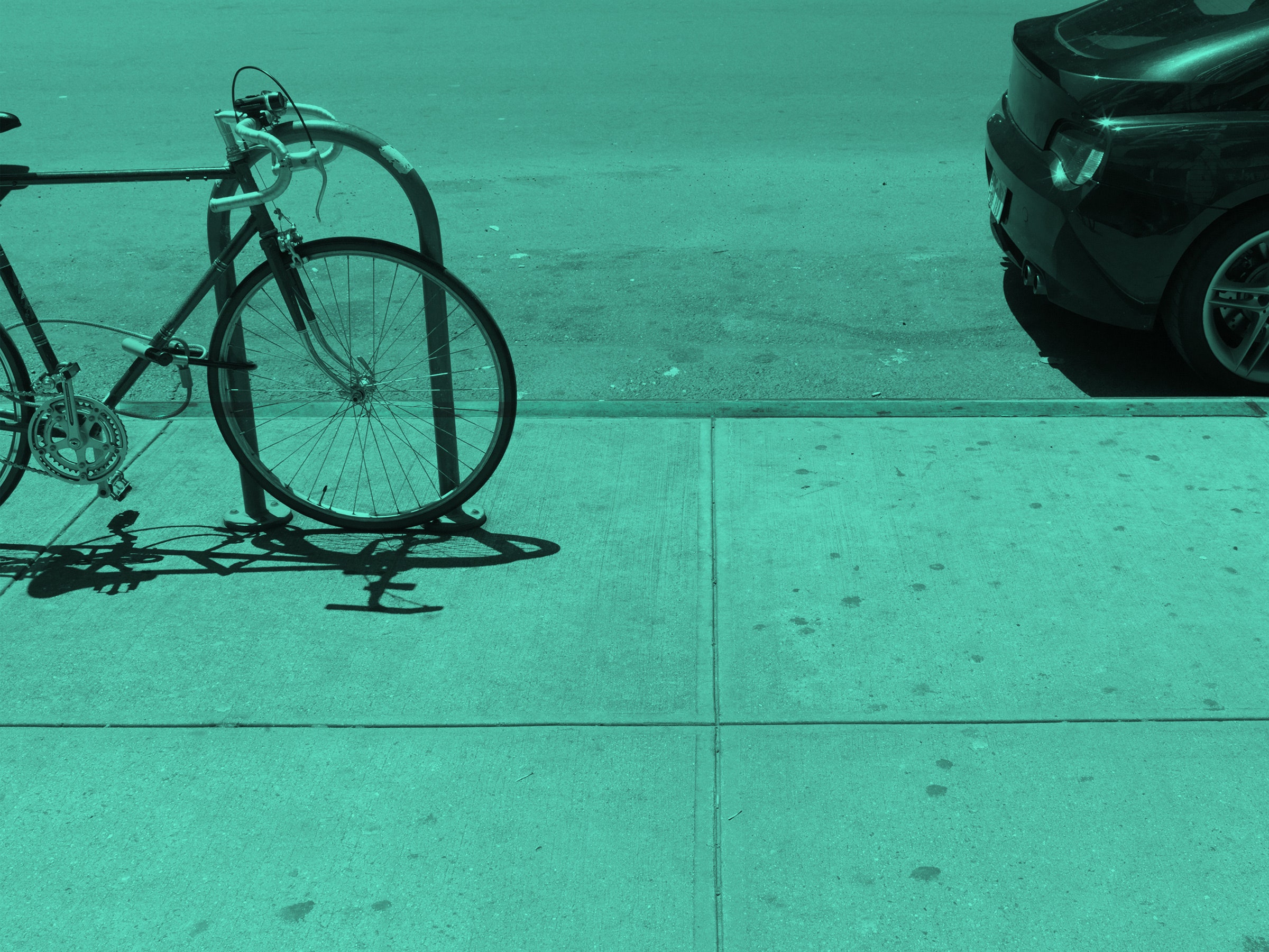 Esta imagem pode conter Wheel Car Transport Bicicleta Carro e carro