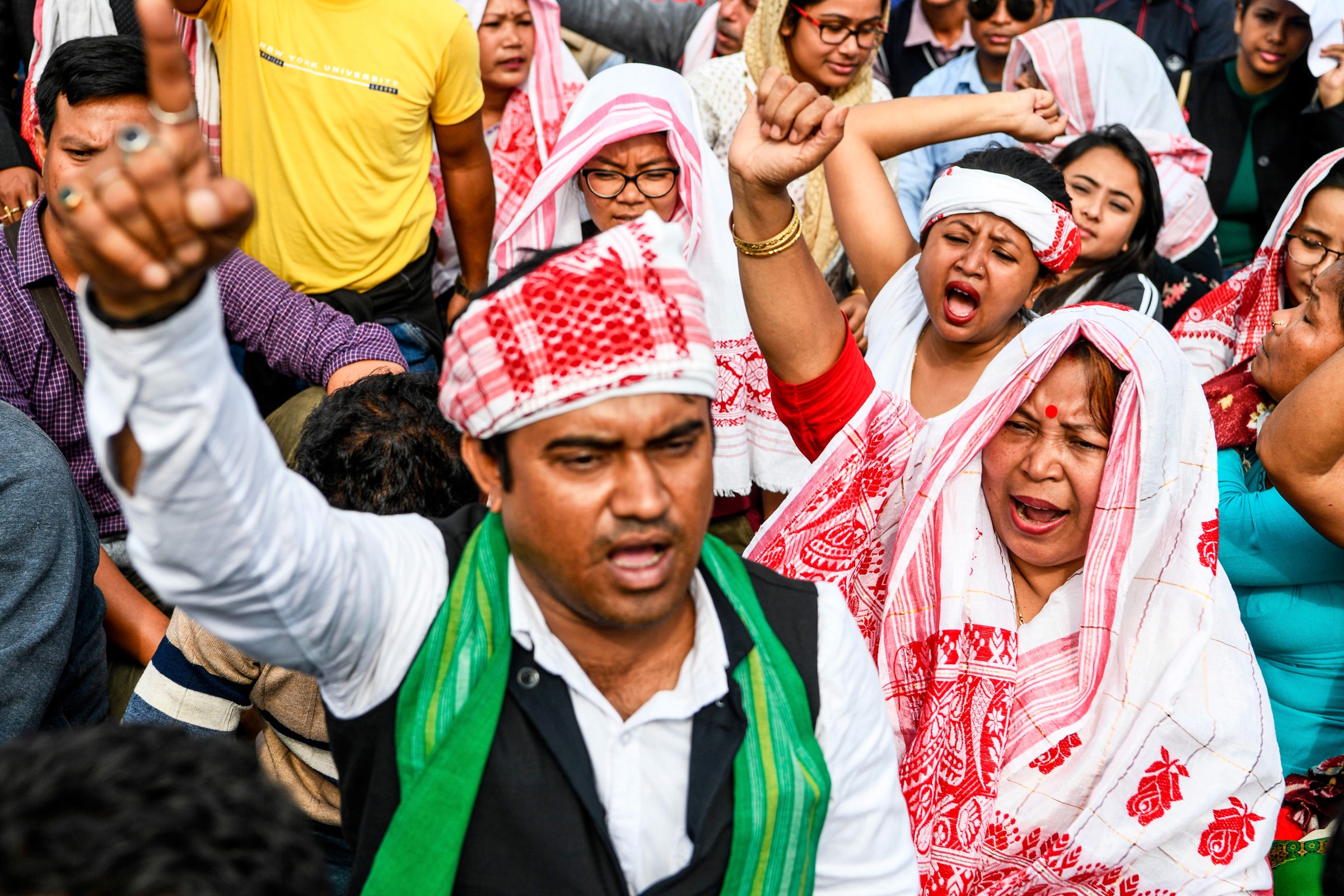Os manifestantes indianos protestam contra as ações do governo