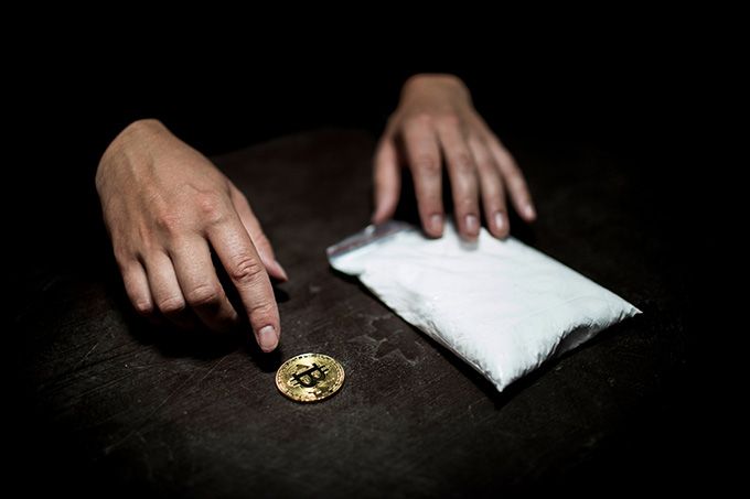Como investir em Bitcoin: um acordo - Bitcoin para um saco de pó branco.