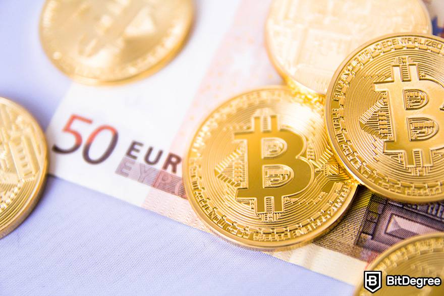 Como investir em criptomoeda: moedas físicas de bitcoin em uma nota de 50 euros.