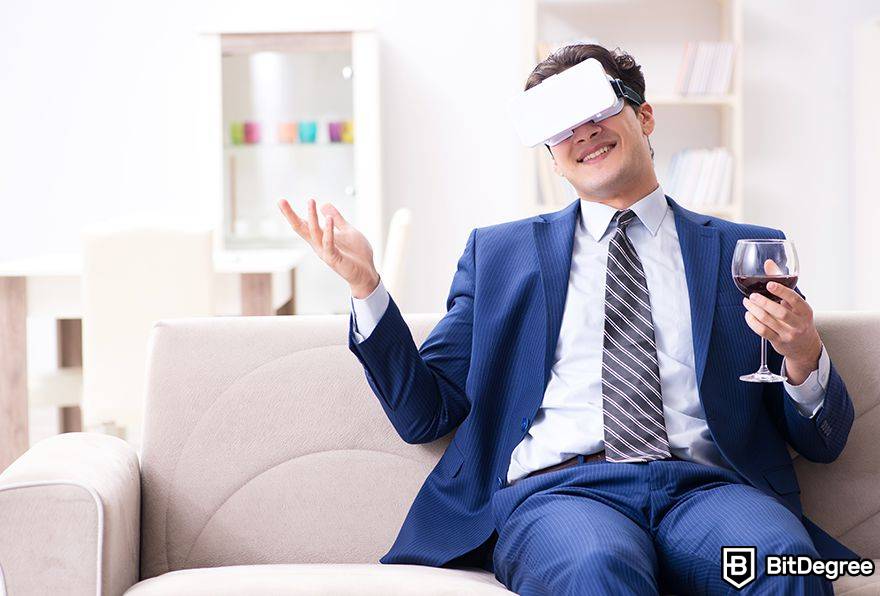 Como usar o metaverso: um homem bebe vinho usando óculos VR.