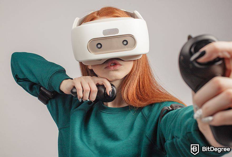 Metaverso da realidade aumentada: Uma mulher em AR-OKS com controladores.