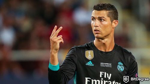 A estrela de futebol Cristiano Ronaldo sugere novas coleções de NFT